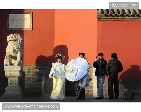 辽宁铁人冲超成功后沈阳故宫拍摄全家福，启动文旅主题宣传