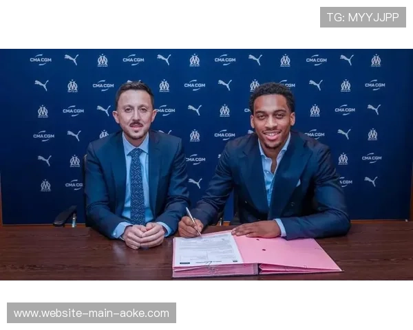 马赛接近签下费耶诺德中场廷贝尔,转会进入最后倒计时 马赛接近签下费耶诺德中场廷贝尔,转会进入最后倒计时