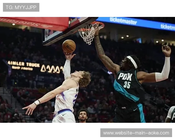 爵士主场31-28领先开拓者,比赛正在进行中 爵士主场31-28领先开拓者,比赛正在进行中