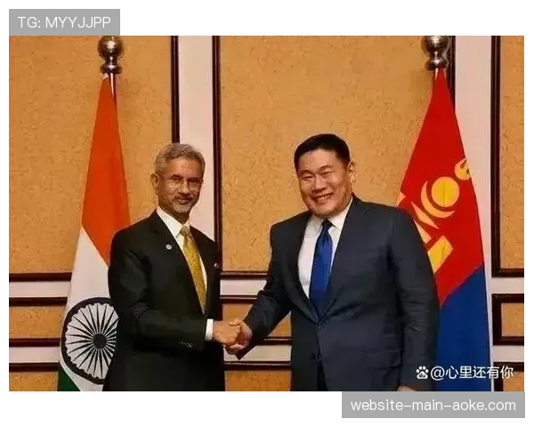 蒙古国选手巴特-额尔登赛场庆生，对手与裁判共同送上祝福